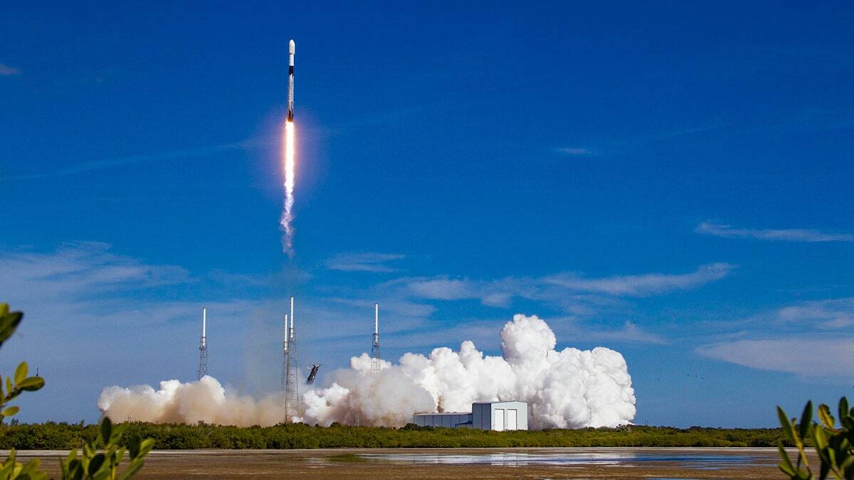 SpaceX Falcon 9 roketi uzaya fırlatıldı