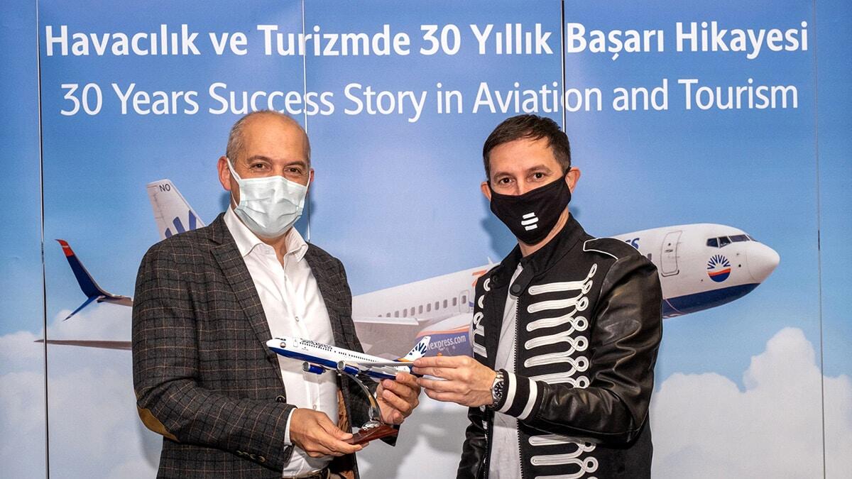 SunExpress, DJ Burak Yeter ile iş birliği anlaşması imzaladı