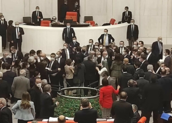 TBMM Genel Kurulu'nda bütçe görüşmelerinde HDP Ağrı Milletvekili Dirayet Taşdemir'in konuşması, tansiyonu yükseltti.