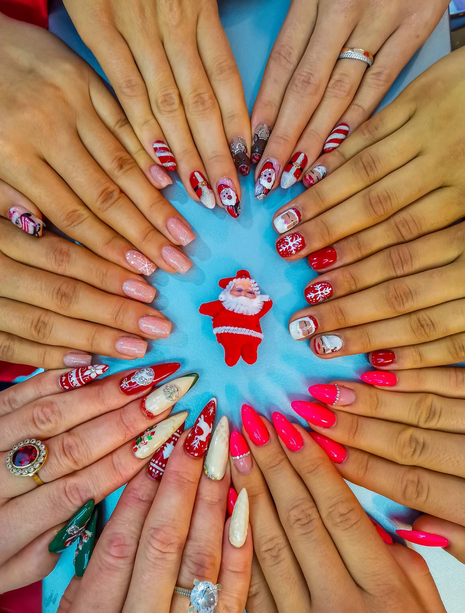 Kadınlardan tırnaklara noel renkleri
