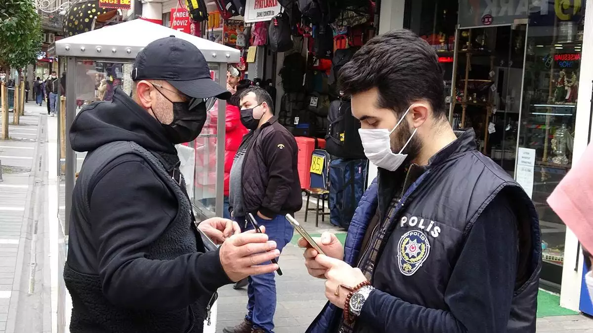 Trabzon'da kısıtlamalar ve sıklaştırılan denetimlerle, günlük vaka sayılarında yüzde 25 düşüş olurken, yoğun bakım doluluk oranı da yüzde 65'lere geriledi.