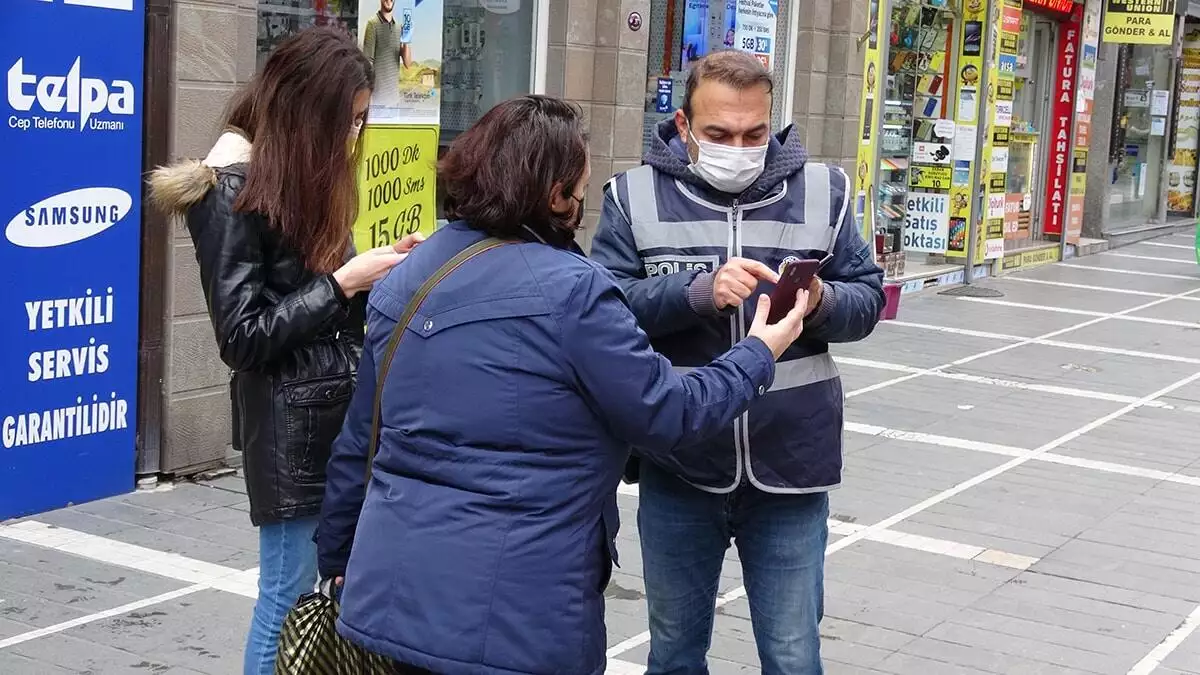 İl sağlık müdürü dr. Hakan usta, sevindirici olan sonuçların 'rehavete' yol açmaması gerektiğini hatırlatarak, "kurallara sadık kalmak üzere rehavete kapılmadan yolumuza devam edersek, inşallah sonunu da getirmiş olacağız” dedi.