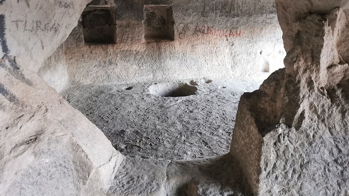 Tunceli'nin Çemişgezek ilçesinde Tağar Çayı Vadisi'nin yukarıya doğru uzanan kısımda sarp kalker kayalarına konut amaçlı oyulmuş 'Urartu Mağaraları' alarak adlandırılan kaya odaları, Fırat Kalkınma Ajansı'nın (FKA) 2020 Yılı Turizm ve Sanayinin Geliştirilmesi Mali Destek Programı'yla turizme kazandırılacak.