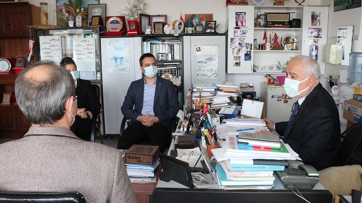 Sazangiller familyasından olan 'sıraz' balığında görülen parazit türü keşfi bilimsel bir dergide yayımlanarak bilim dünyasına duyuruldu.