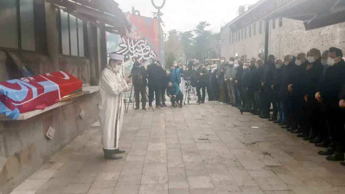 Trabzonspor'un efsanesi Özkan Sümer son yolculuğuna uğurlandı