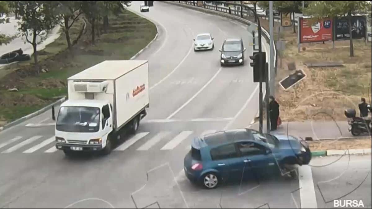 Türkiye’de Kasım ayında 29 bin 532 trafik kazasında 194 kişi hayatını kaybetti.