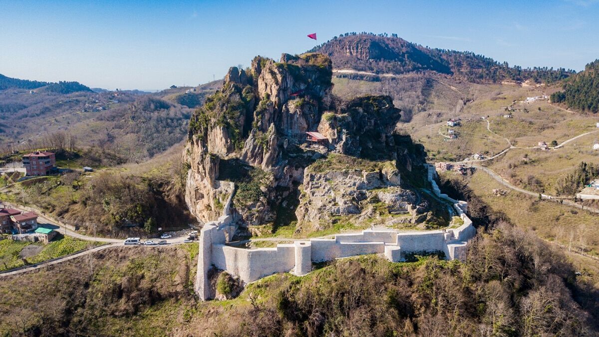 Selçuklu dönemlerine ait sikke çömlek ve gülleler bulundu