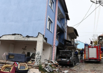 İki ayrı binada doğalgaz patlaması