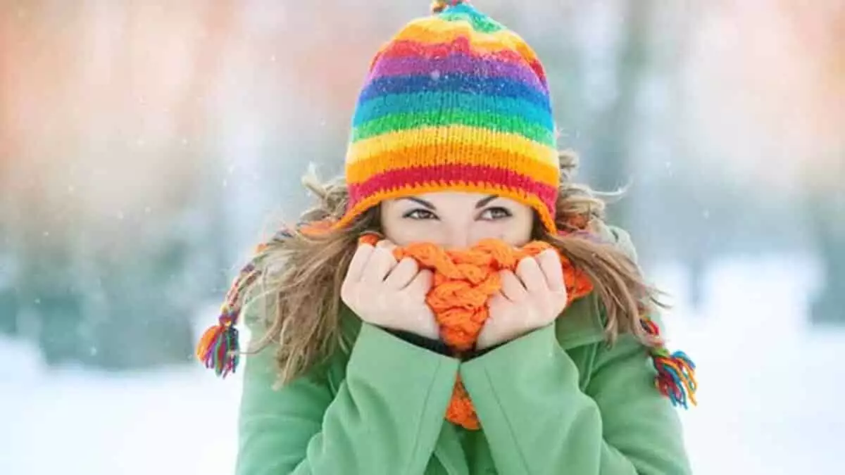 Kış aylarında kalbimizi soğuktan korumak için kalın kıyafetler giymek yerine ince ve kat kat kıyafetler tercih etmeliyiz.