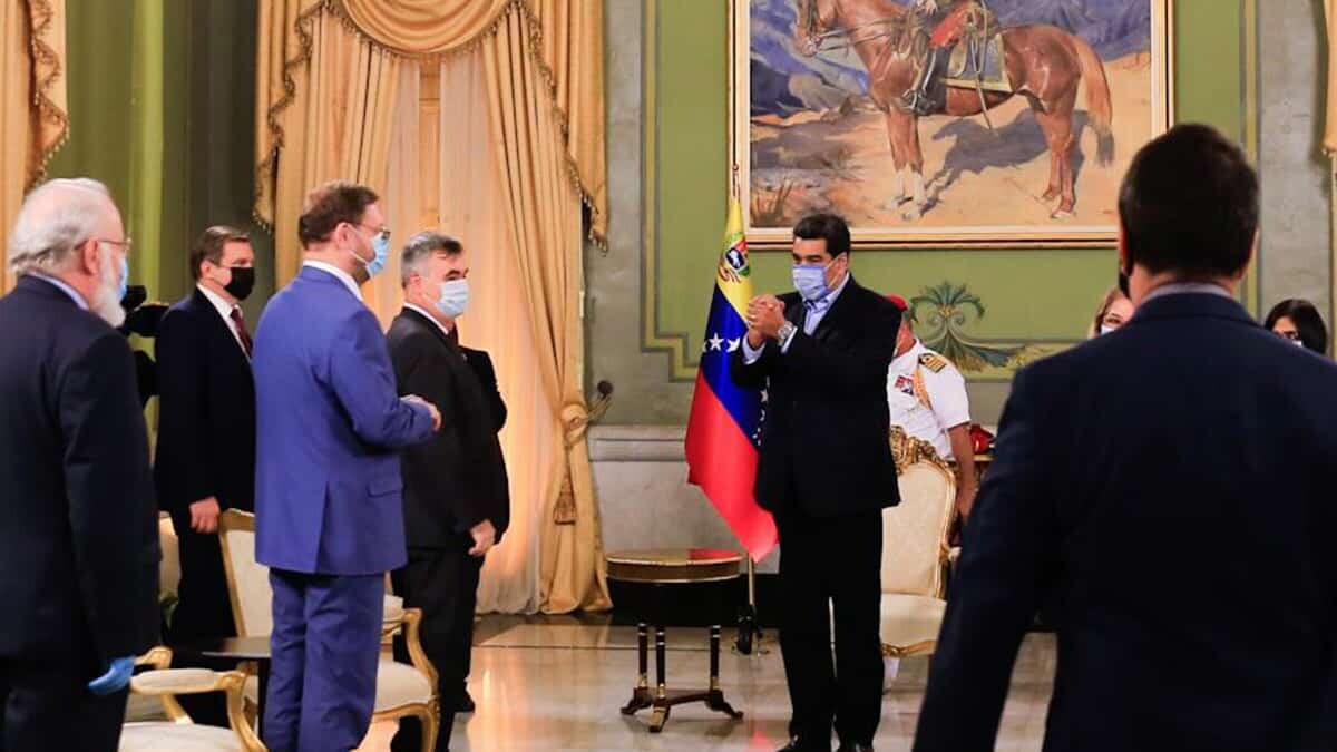 Maduro Rusya lideri Vladimir Putin ile görüşmek istediğini de sözlerine ekledi.