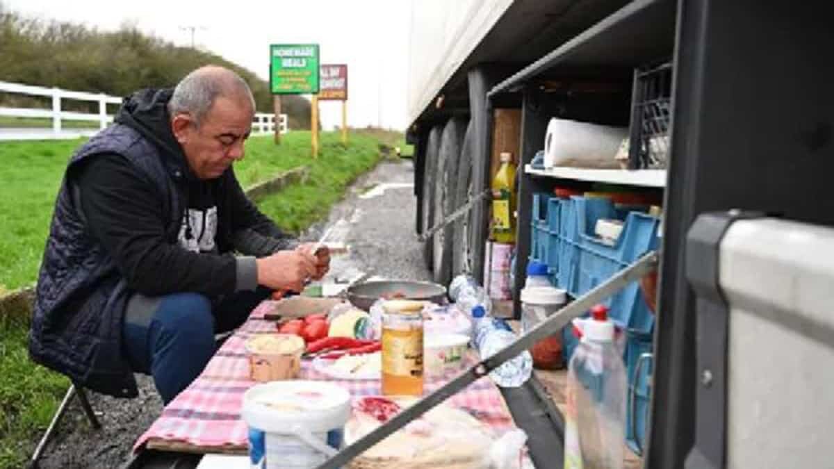 Koronavirüs testleri için 1100 İngiliz askeri görevlendirildi