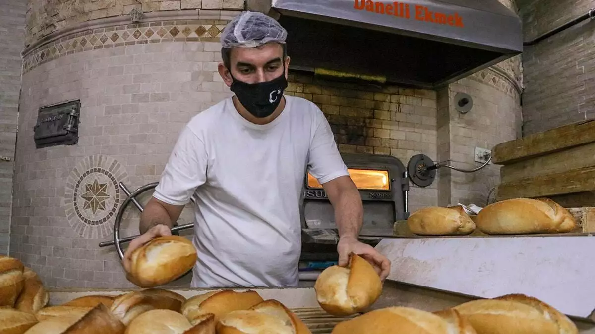 Antalya'da 2015 yılında belirlenen 1 liranın altında ekmek satan fırına açılan davanın temyiz dosyasına bakan yargıtay, fırınların belirlenen fiyatın altında ekmek satmasının ‘haksız rekabete’ neden olduğuna hükmetti.