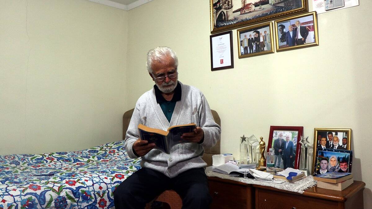 Çakır, "Şu an başrol olabilmek için okulunu, eğitimini göreceksin. Ben bunu herkese söylerim. Tiyatro okuyacaksan tiyatro bölümüne, aktör olacaksan sinema okullarına gideceksin. İşinin hakkını vereceksin" dedi.