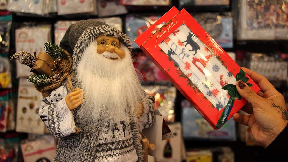 Yılbaşı konseptli maskelere yoğun talep