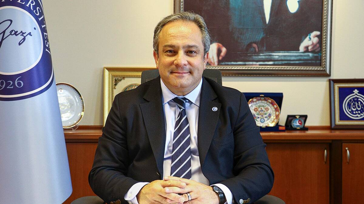 İlhan, "Eğer yılbaşında insanlarımızın bir arada olma düşüncesi varsa bundan hemen vazgeçmeleri en doğru yaklaşım olacaktır çünkü yılbaşı partisi öldürebilir".