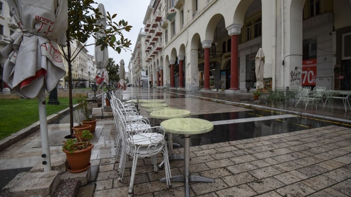 Yunanistan'da genel karantina bir hafta uzatıldı