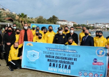 Sağlık çalışanları anısına kulaç attılar