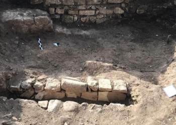 En önemli kaynak İbnü'l Ezrak
