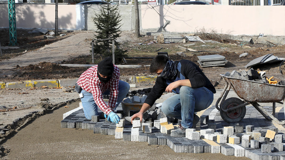 Ahlatlıbel Atatürk Parkı bakıma alındı