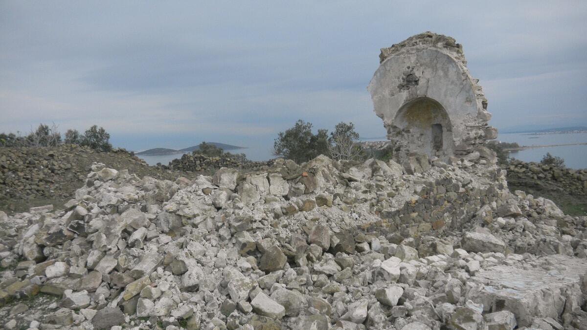 Ai Dimitri Manastırı'nın ardından 250 yıllık şapel yıkıldı
