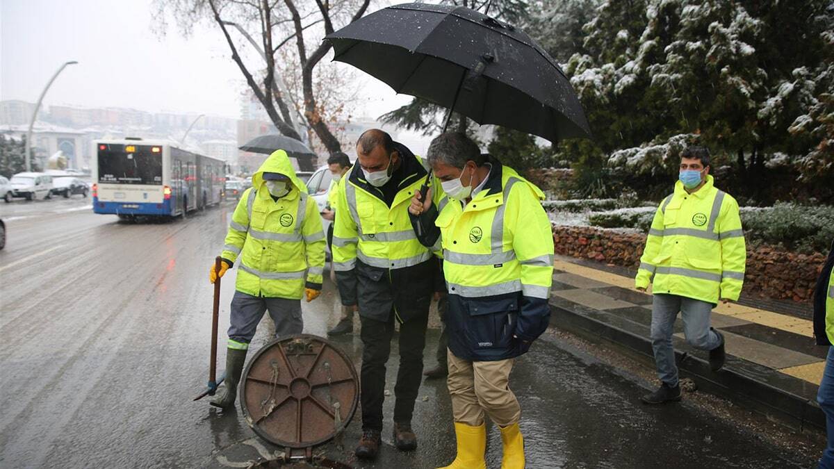 ASKİ ekipleri karla mücadele nöbetinde