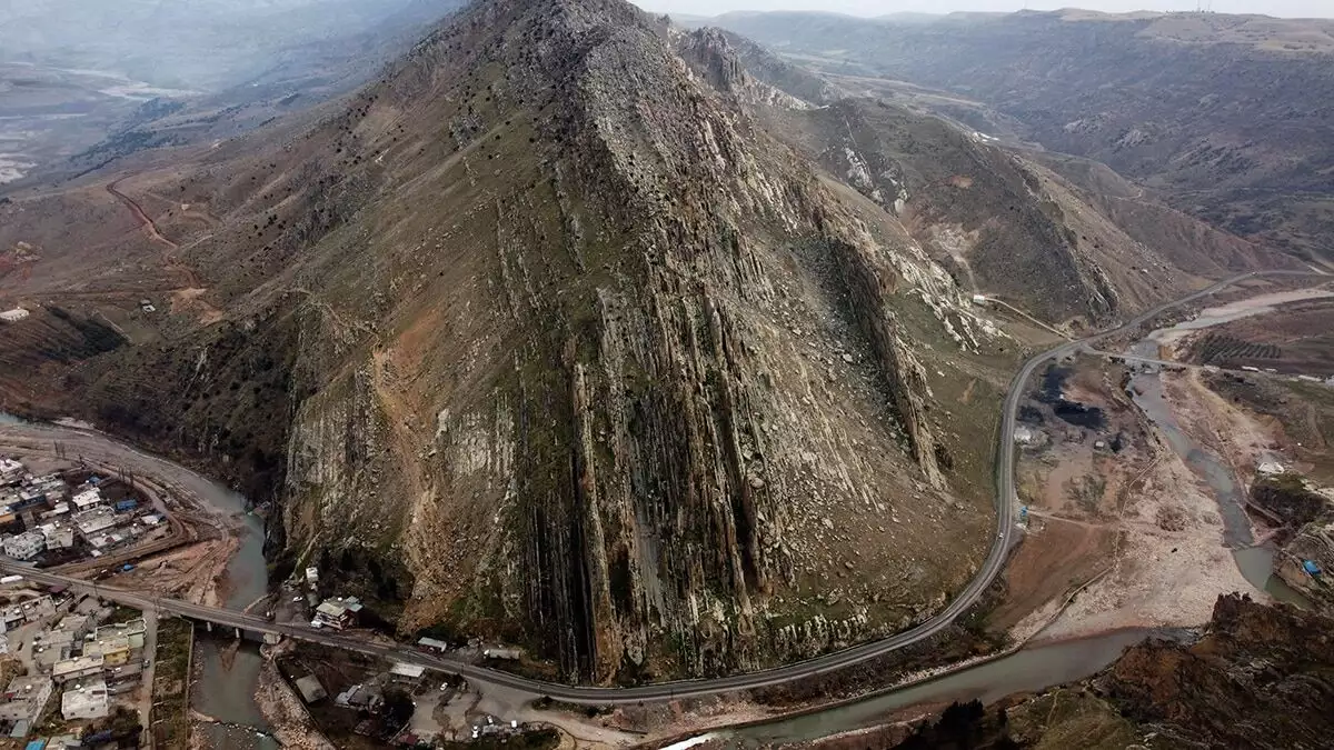 Şırnak'taki 6 bin yıllık kasrik boğazı'nın, güzel manzarasıyla keşfedilmesi bekleniyor.