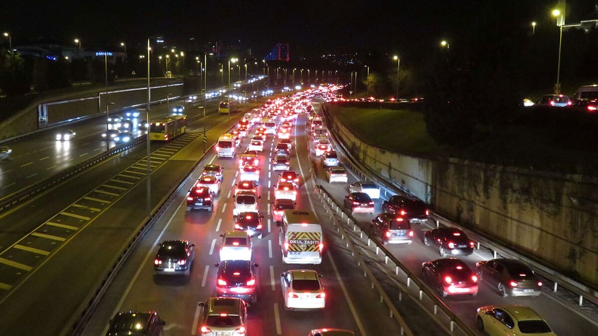 80 saatlik yasağın ardından tafik yoğunluğu