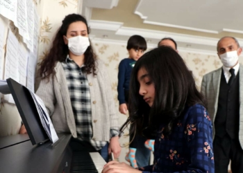 Piyano Festivali'nde Cemre serbest eser yorumuyla ödül aldı