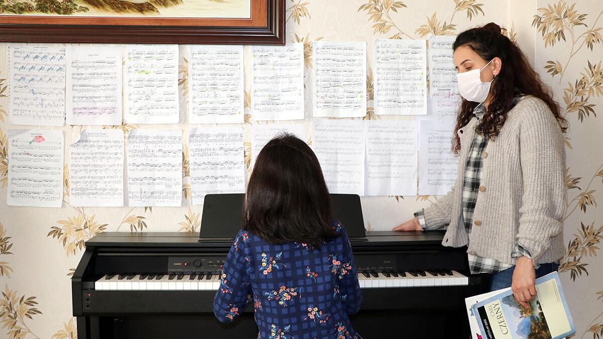 Online düzenlenen '2'nci Uluslararası Rhapsody Piyano Festivali'nde Cemre en iyi serbest eser yorumuyla ödül aldı.