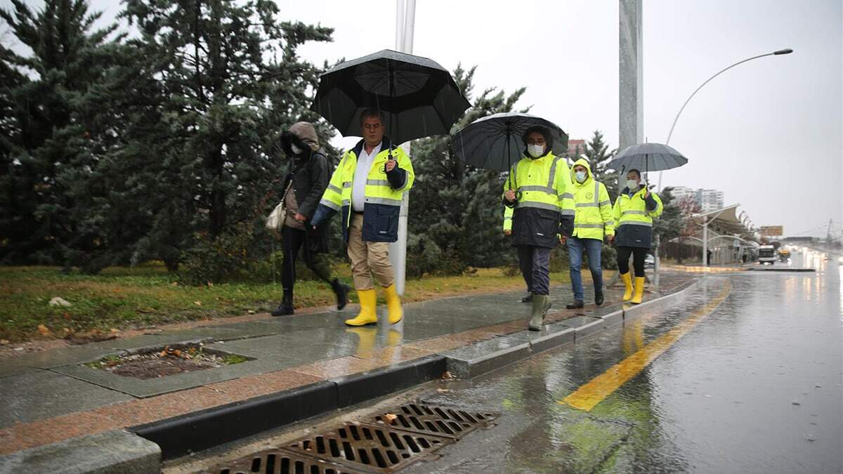 ASKİ ekipleri karla mücadele nöbetinde