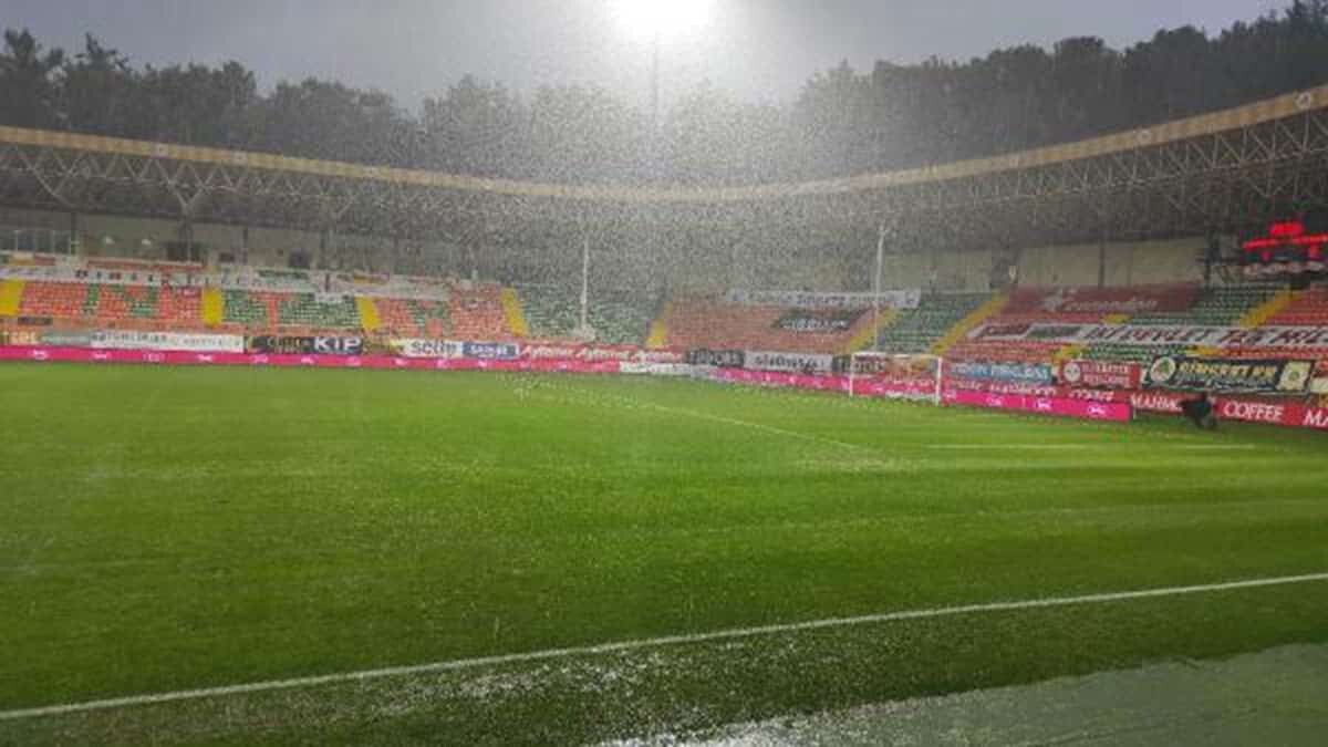 Alanyaspor Kayserispor maçı bir gün sonraya alındı