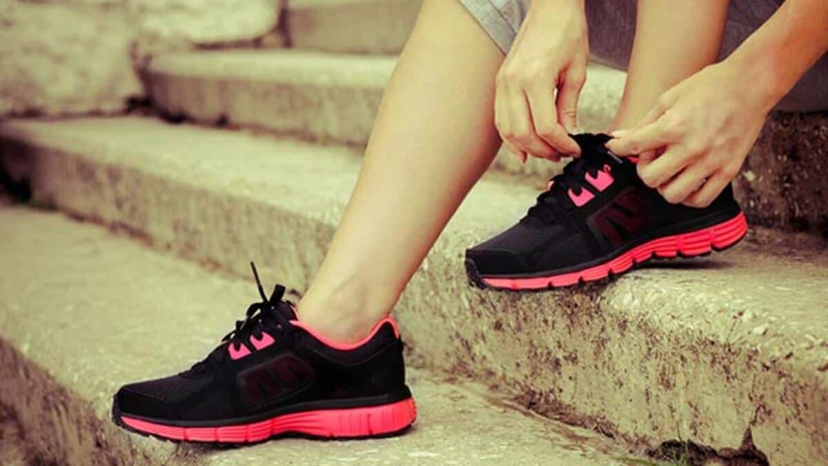 Ayakkabı seçimi çok önemli! Hangi Ayakkabıyı Seçmeliyim? Ayakkabı seçerken rahatlığından çok, tasarımına ve estetik duruşuna odaklanmayı tercih ederiz.