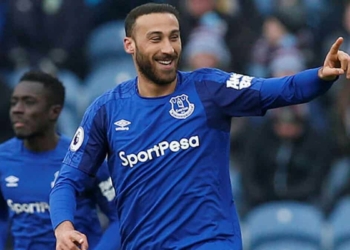 Cenk Tosun yeniden Beşiktaş'a dönüyor