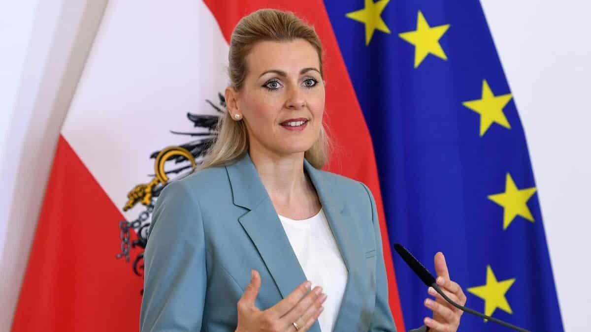 Doktora tezi çalışmalarında usulsüzlük iddiasına istifa