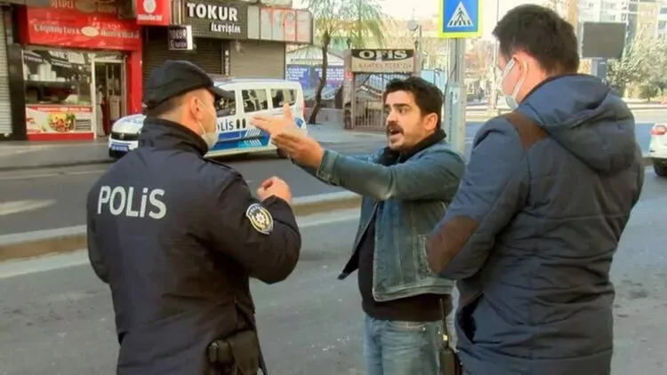 Diyarbakır'da kısıtlamayı ihlal eden kişi, polisle tartıştı