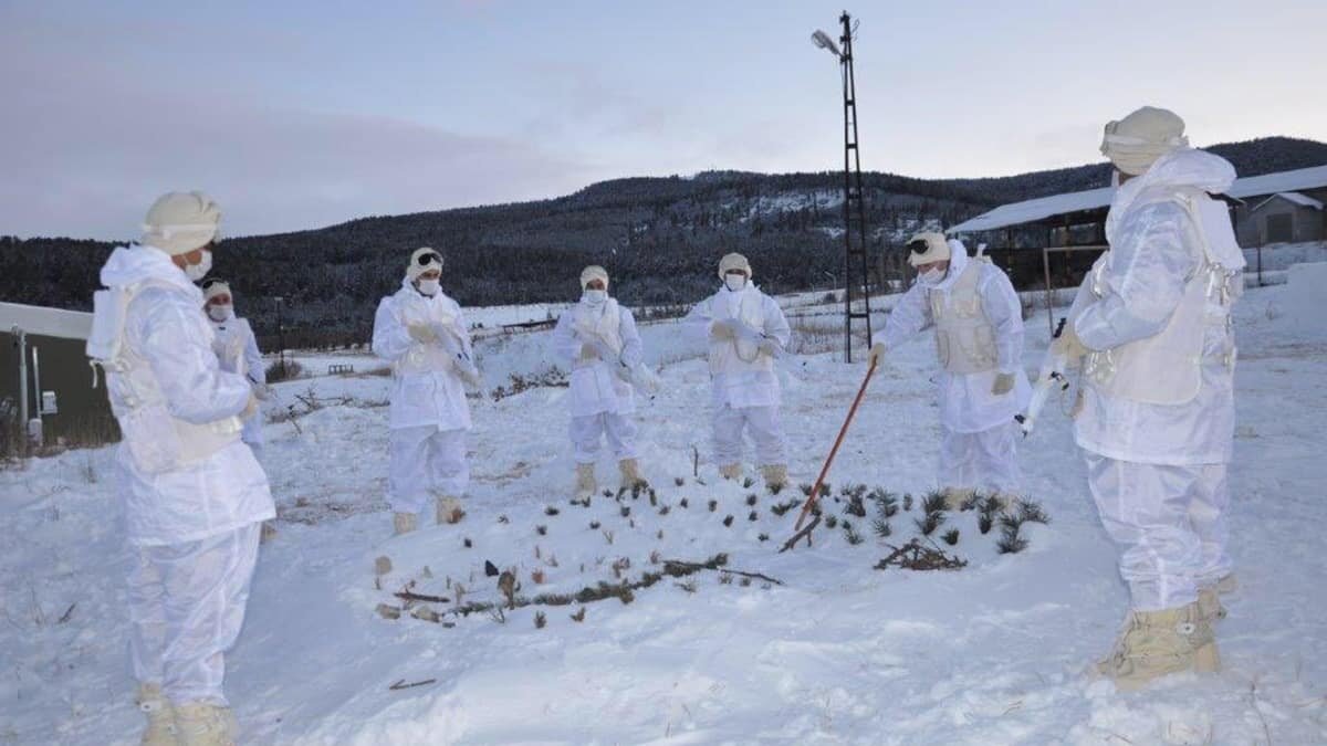 Zorlu Kış Şartlarında Barınma Eğitimleri başarı ile icra edildi