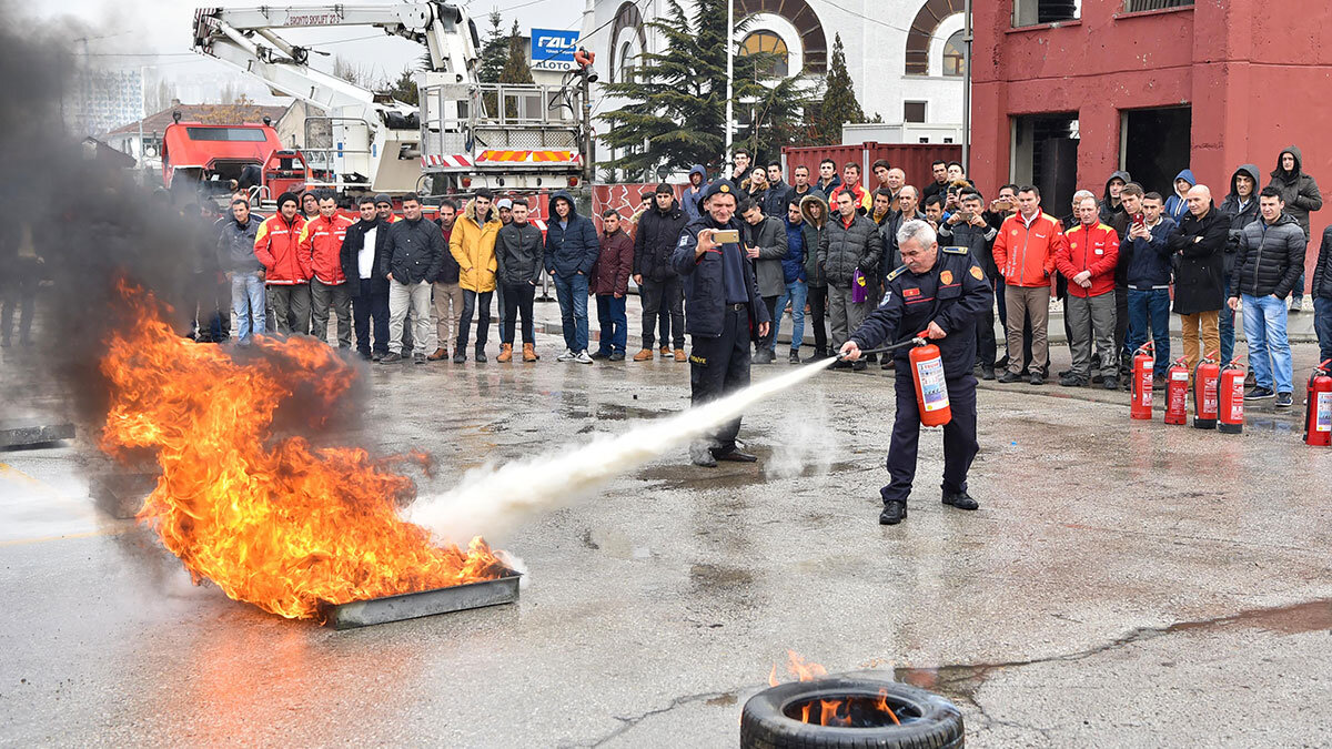 Ankara İtfaiyesi; 46 istasyonu, bin 82 personeli ve 175 aracı ile 7/24 Başkentlilerin yanında olmaya devam ediyor.