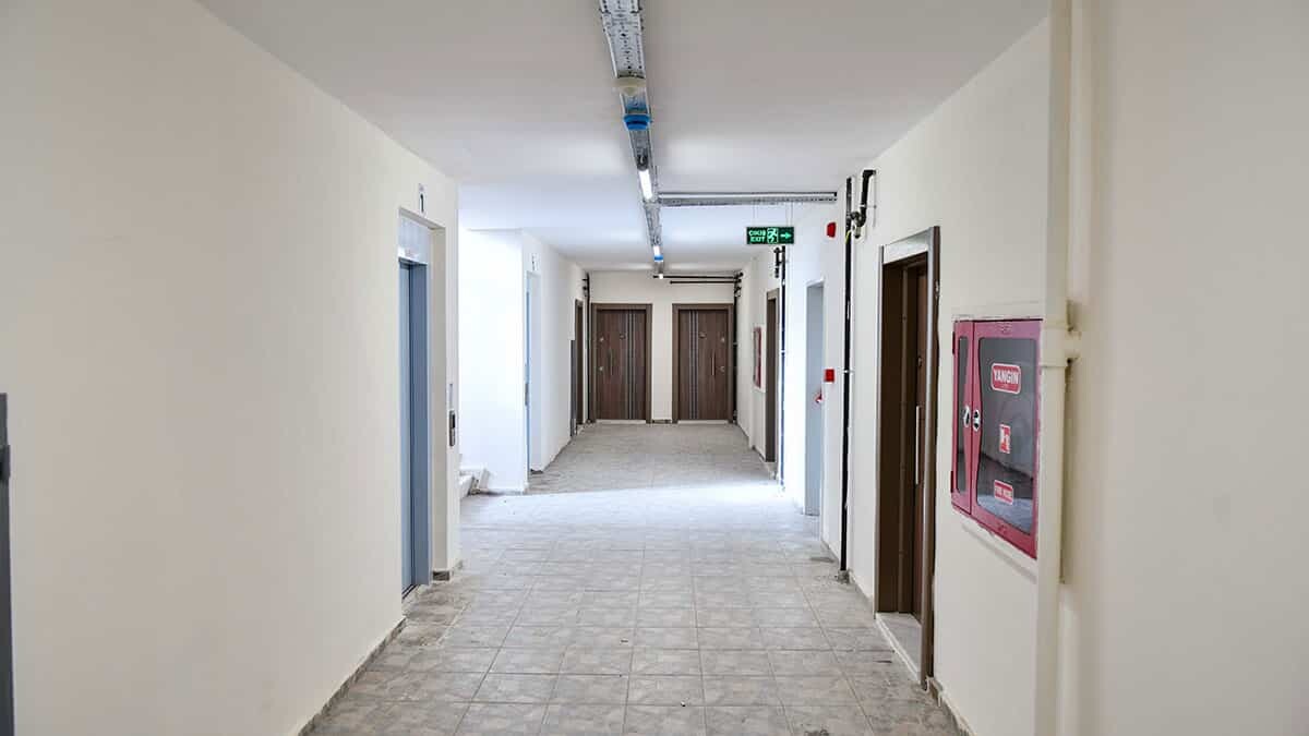 Aylık 100 TL'lik konutlara başvuru süresi 1 Şubat 2021 tarihine kadar uzattı. Konutlar, 10 Şubat 2021 tarihinde yapılacak kura çekilişiyle teslim edilecek.