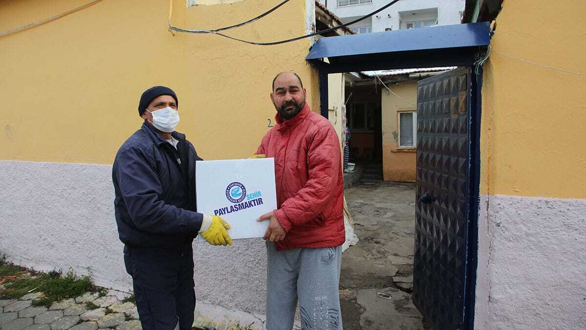 Paylaşım kolileri ihtiyaç sahiplerine ulaştırılıyor