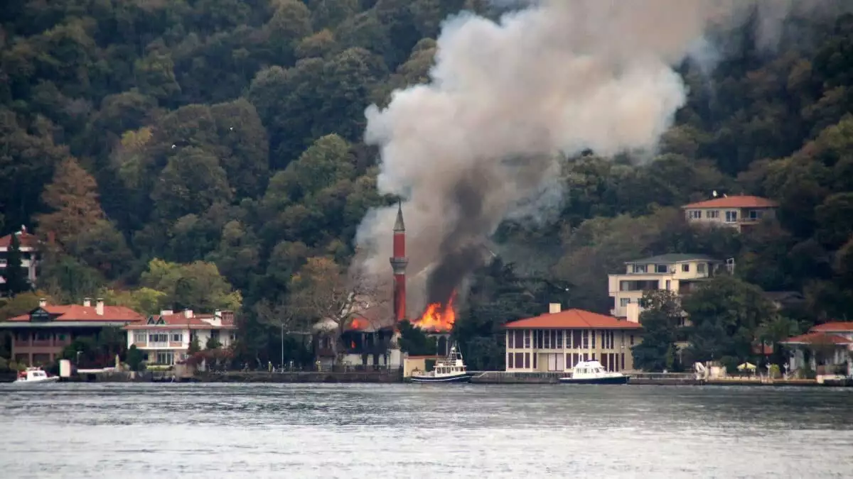 Vaniköy camii'ndeki yangınla ilgili soruşturma tamamlandı