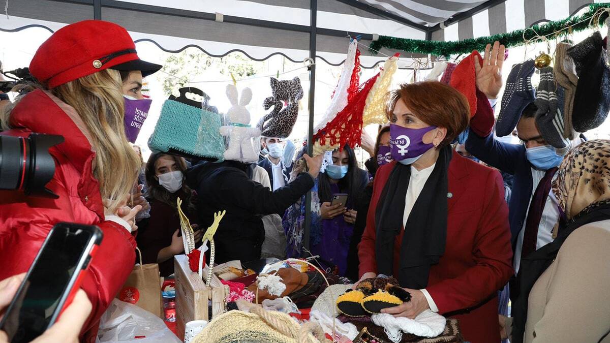 Akşener, "Benim hayalimdeki Türkiye’de bir kadına elini uzatan o alçağın elinin kırıldığı bir Türkiye var” dedi.