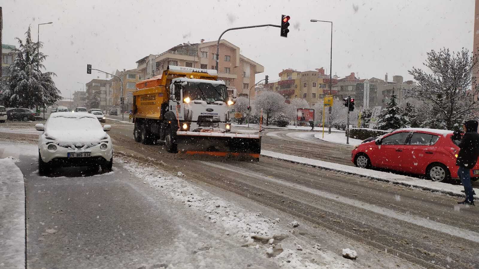 Karla mücadele canlı konum ve güzergahları ile paylaşıldı