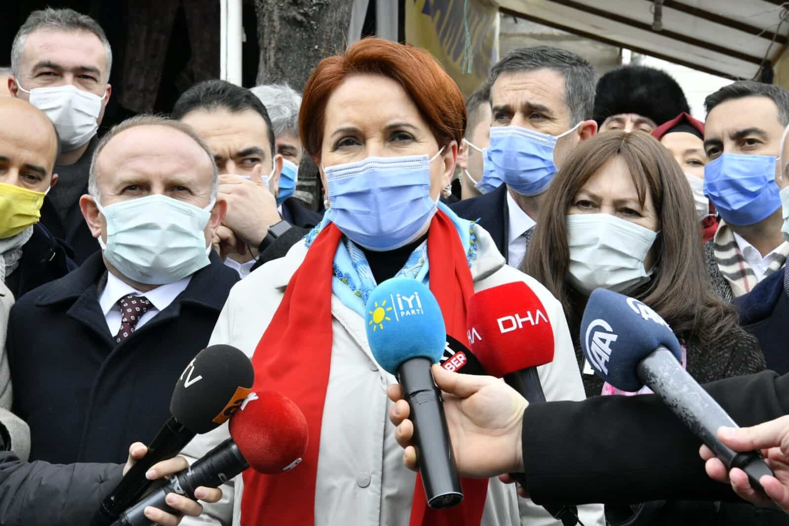 Siyasetçilerin birbiri ile kavgasından herkes bıkmış