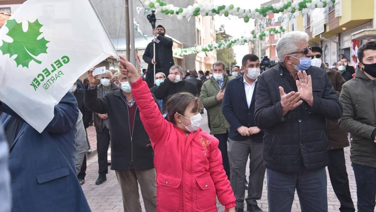 Davutoğlu Bahçeli'ye Karaman'dan cevap verdi: Koalisyon görüşmesi yaptığımızda öyle şeyler söylemişiz ki insanların yüzüne bakamazmışız.