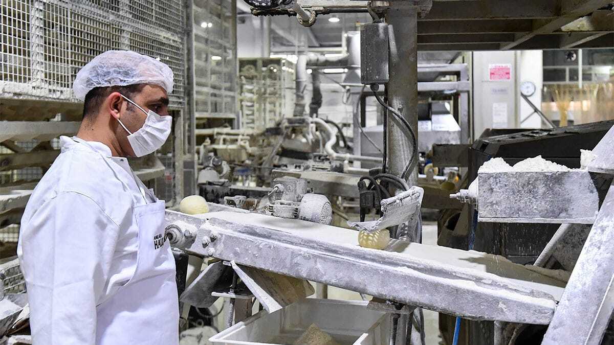  Ekşi Mayalı Patates Unlu Zerdeçallı Ekmek, Halk Ekmek raflarında yerlerini aldı