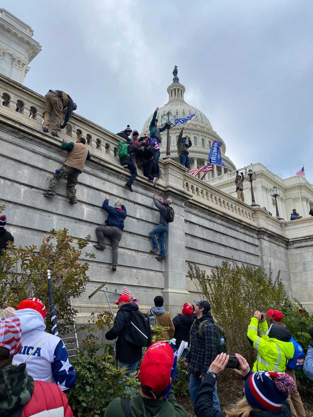 ABD'de Başkan Donald Trump'ın azledilmesinin görüşüleceği Temsilciler Meclisi oturumu başladı.