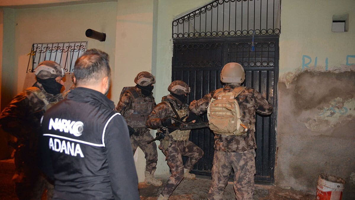 Şafak vakti uyuşturucu operasyonu: 25 gözaltı