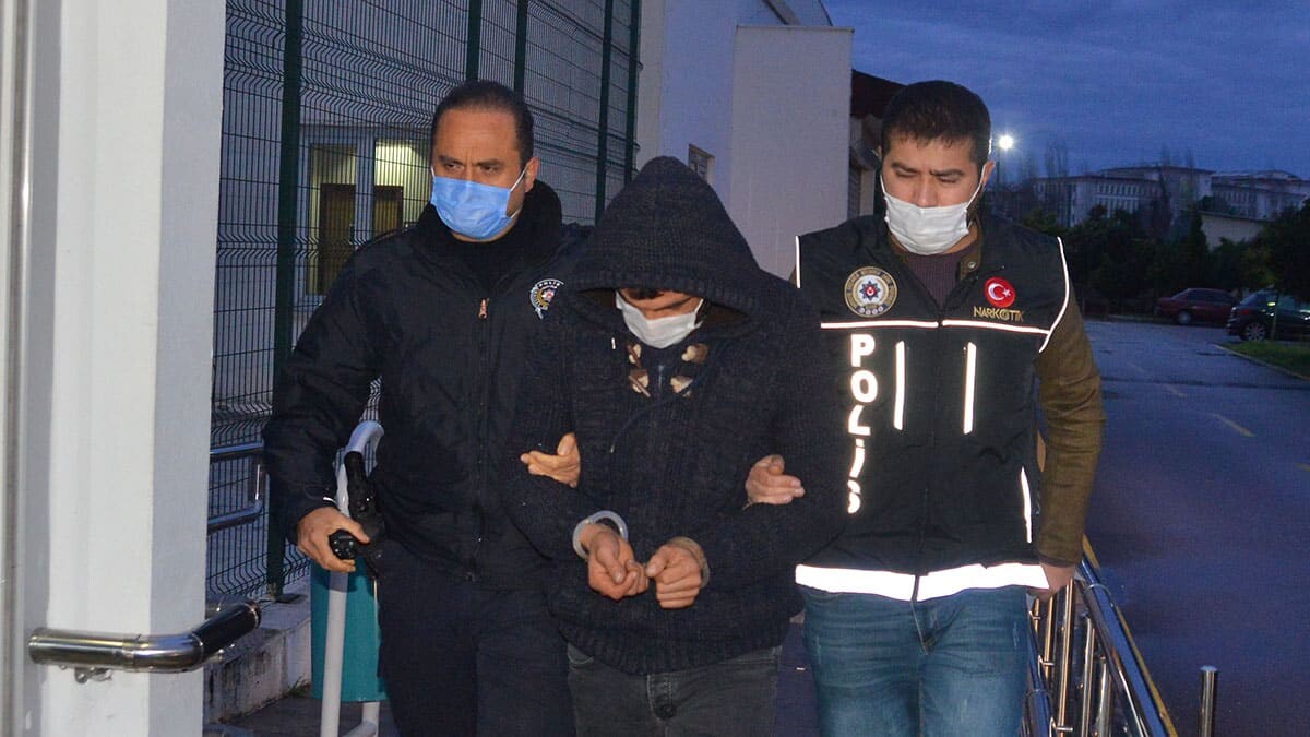 Şafak vakti uyuşturucu operasyonu: 25 gözaltı