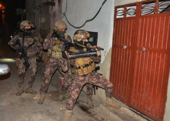 Adana'da silahlı suç örgütüne operasyon