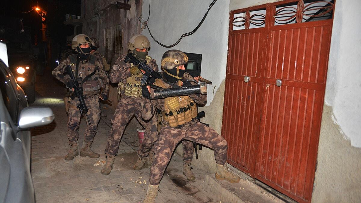 Adana'da silahlı suç örgütüne operasyon